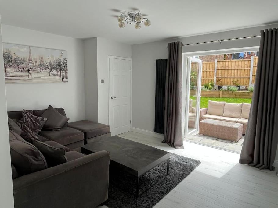 Blissful Barrys Holiday home Chesterfield