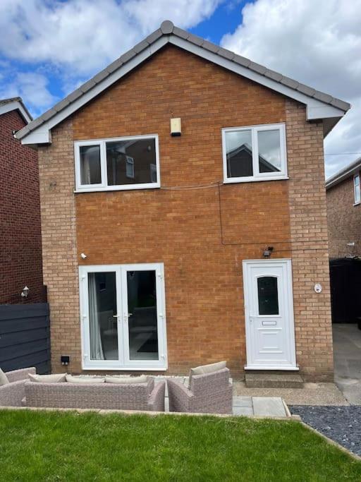 Blissful Barrys Holiday home Chesterfield